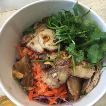 DragonEats - 5 spiced chicken noodle bowl - Vietnamese Near Me - San Francisco, California