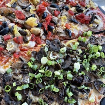 Pacific Pizza & Brew - 1/2 mushroom 1/2 veggie - Pizza Near Me - Bend, Oregon