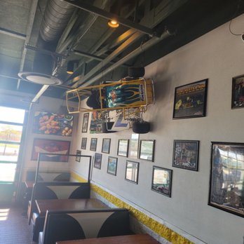 Quaker Steak & Lube - Steakhouses Near Me - Triadelphia, West Virginia Quaker Steak & Lube - Steakhouses Near Me - Triadelphia, West Virginia