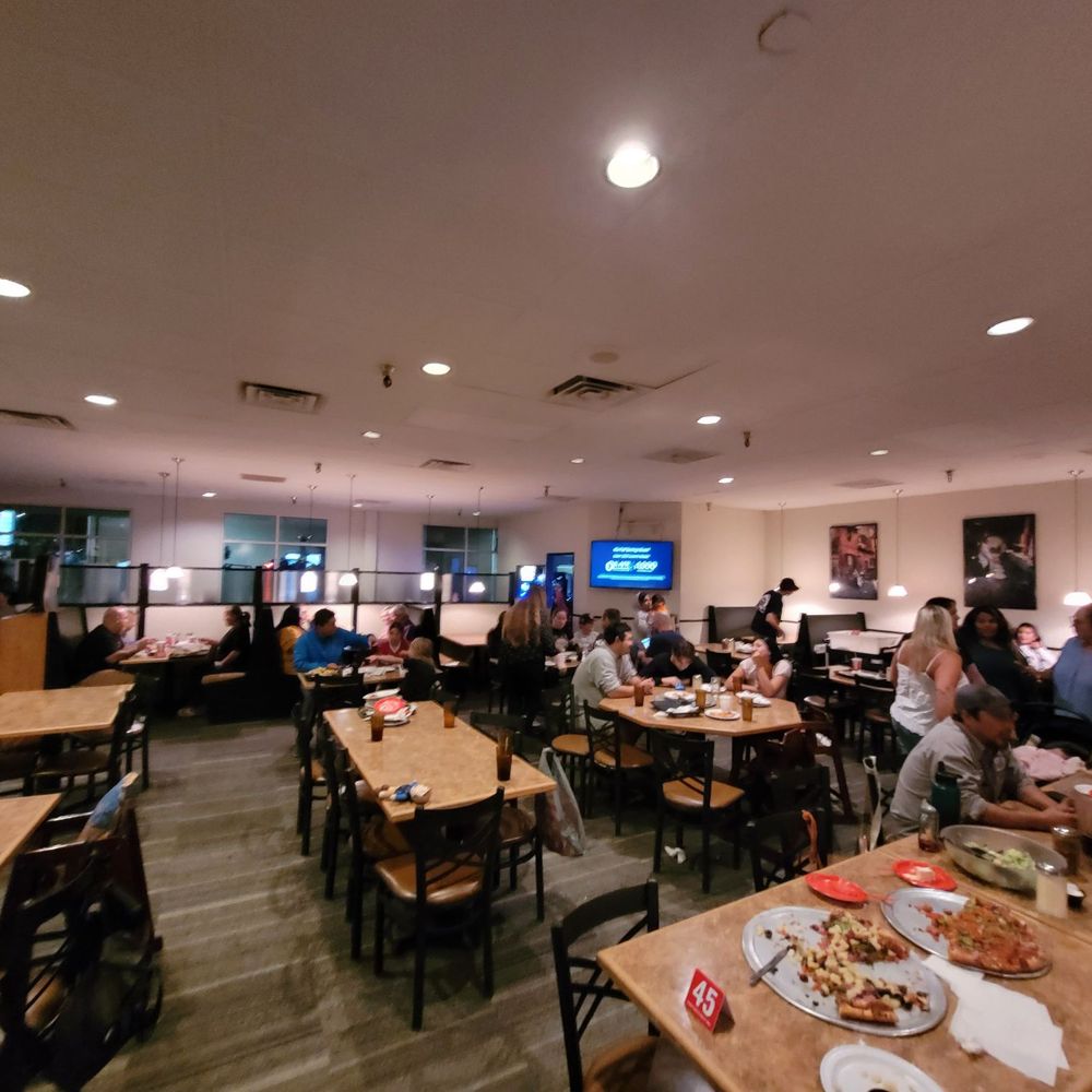 Upper Crust Pizza - Pizza Near Me - Vista, California Upper Crust Pizza - Pizza Near Me - Vista, California