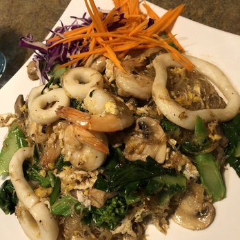 Cafe de Bangkok - Pu Goong Ob Woon Sen (Stir fried veggies with shrimp and seafood in vermicelli noodles)! - Thai Near Me - Gilbert, Arizona