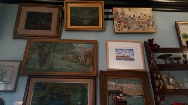 Martine's Antiques by null