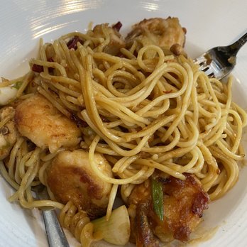 California Pizza Kitchen - Pizza Near Me - Paramus, New Jersey