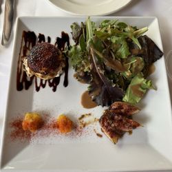 Goat cheese & fig salad