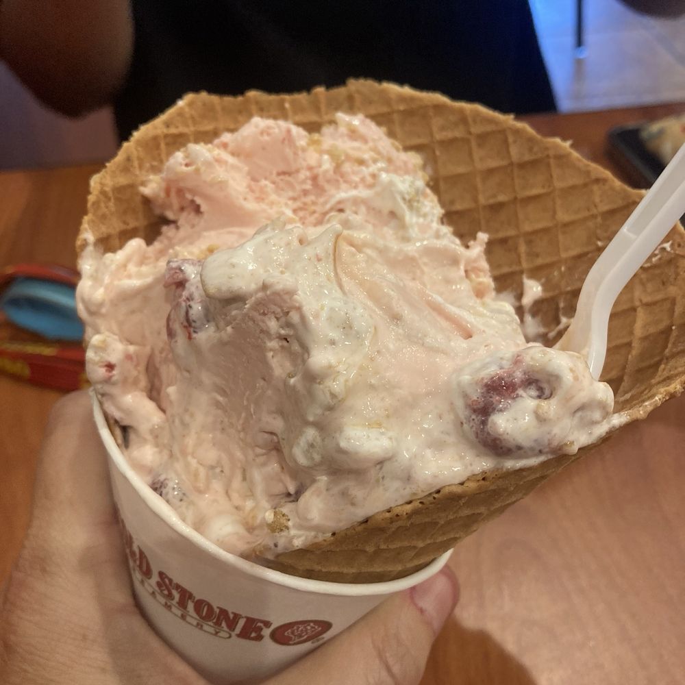 Cold Stone Creamery - Strawberry Blondie - Ice Cream & Frozen Yogurt Near Me - Helotes, Texas