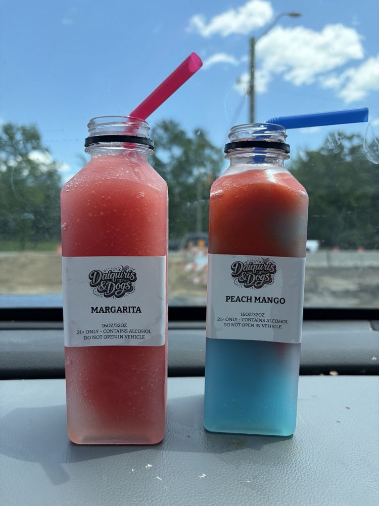 Daiquiri & Dogs Logo