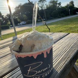 Large peanut butter chocolate and strawberry cheesecake ! Large peanut butter chocolate and strawberry cheesecake !