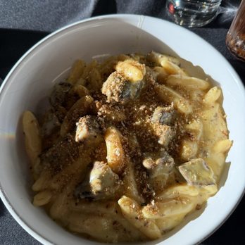 Ivy Kitchen & Bar - Short rib Mac - Bars Near Me - Rockville Centre, New York Ivy Kitchen & Bar - Short rib Mac - Bars Near Me - Rockville Centre, New York