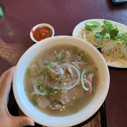Ph tái, nm, gân. Pho with rare beef, cooked beef and tendon