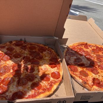 Renna's Pizza - Pizza Near Me - Neptune Beach, Florida