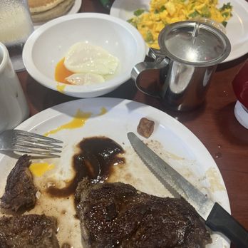 Eggs 'n Things - Waikiki Beach Eggspress - Rib eye and poached eggs! - Breakfast & Brunch Near Me - Honolulu, Hawaii
