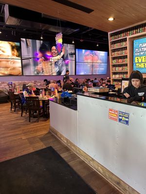Pluckers Wing Bar by null