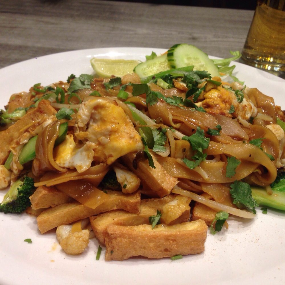 Tawan - Veg stir fried noodles with tofu - Thai Near Me - Antwerp, VAN