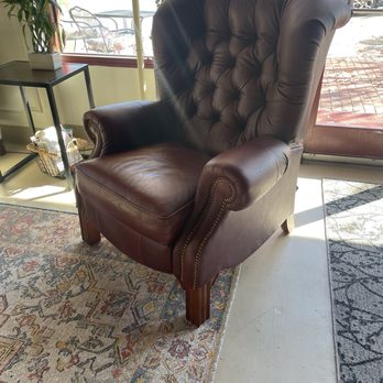 Camellias Bar & Roastery - Comfortable seating - Coffee & Tea Near Me - Charlottesville, Virginia Camellias Bar & Roastery - Comfortable seating - Coffee & Tea Near Me - Charlottesville, Virginia