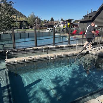 Mountain Modern - Love the pool and hot tub. I've never seen a hot tub so big. - Hotels Near Me - Jackson, Wyoming Mountain Modern - Love the pool and hot tub. I've never seen a hot tub so big. - Hotels Near Me - Jackson, Wyoming