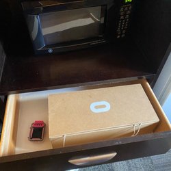 Best Western Collins Inn & Suites - An oculus vr headset and a waterproof camera that was stolen