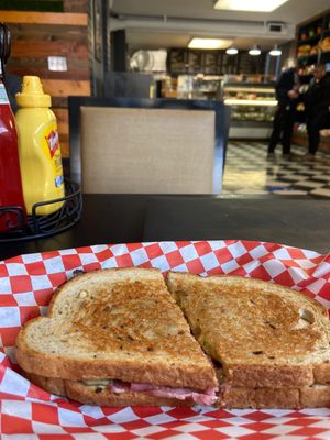 Dolma Deejis Deli by null