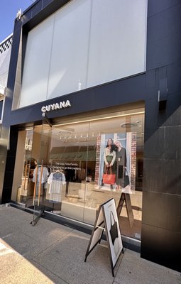 Cuyana by null