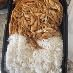 China Sea - Chicken lo mein