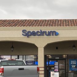 Spectrum - Big store and no waiting. My visit was quick.