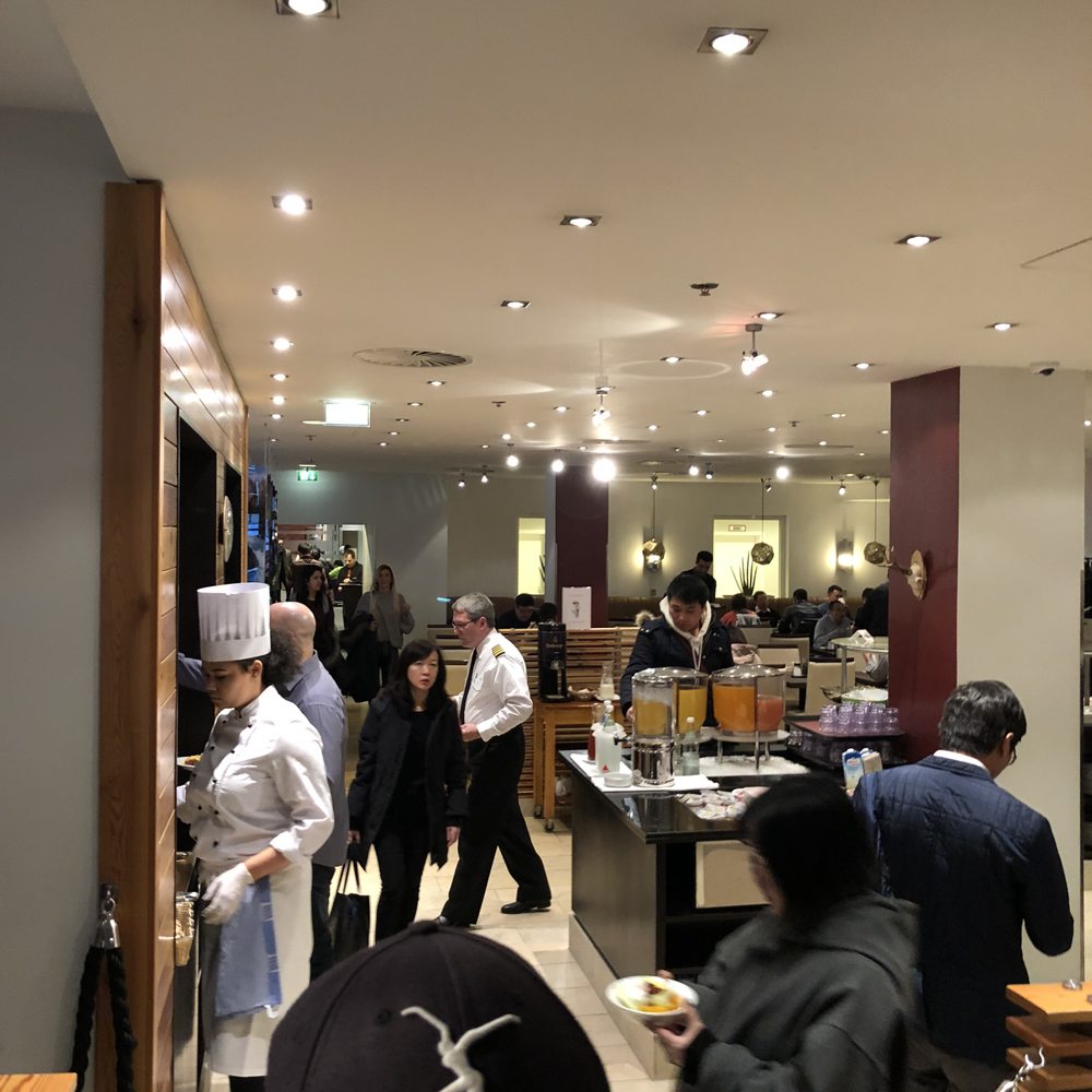 Holiday Inn - Breakfast on a weekend - Hotels Near Me - Munich, BY