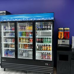Clutch Smoke Shop - Drinks and Slushy