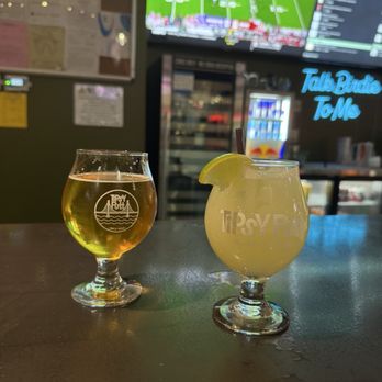 Tipsy Putt - Beer 16 and Margarita - Pubs Near Me - Emeryville, California Tipsy Putt - Beer 16 and Margarita - Pubs Near Me - Emeryville, California