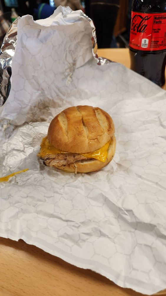 3 Wire Bar and Grill Logo