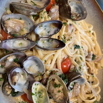 Huguette - Clam Linguini - Seafood Near Me - Paris, 75 Huguette - Clam Linguini - Seafood Near Me - Paris, 75