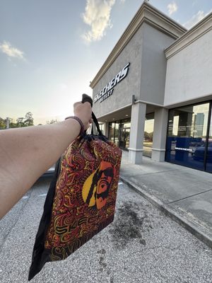 SKECHERS Warehouse Outlet