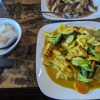 Rice Noodle - Tofu curry w a side of rice - Vietnamese Near Me - Sacramento, California Rice Noodle - Tofu curry w a side of rice - Vietnamese Near Me - Sacramento, California
