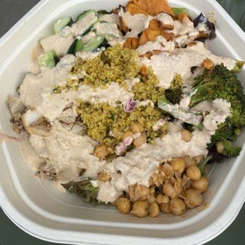 sweetgreen - Healthy Salads, Wraps, and Bowls - blackened chicken with lettuce, sweet potatoes , quinoa topped with charred jalapeño dressing. - Salad Near Me - Carlsbad, California sweetgreen - Healthy Salads, Wraps, and Bowls - blackened chicken with lettuce, sweet potatoes , quinoa topped with charred jalapeño dressing. - Salad Near Me - Carlsbad, California