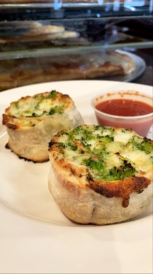 Avellino's Pizzeria & Catering by null