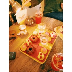 Chouconut - Un goûter parfait à partager: petits choux fraise/rhubarbe, mangue et passion, framboise et pistache (et les donuts !)