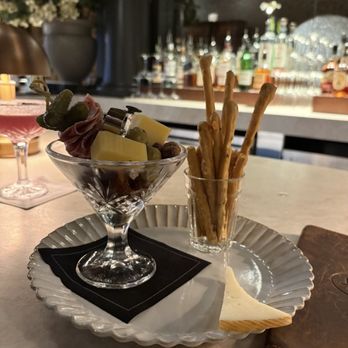 The Parlour - Charcuterie - Cocktail Bars Near Me - Glen Ellyn, Illinois