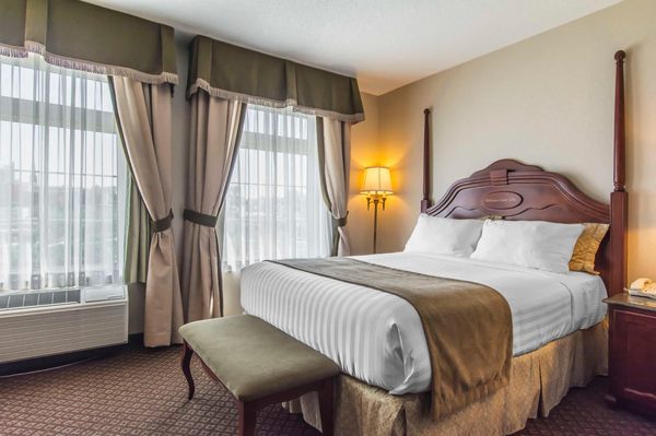 Château Saint John Hotel & Suites by null
