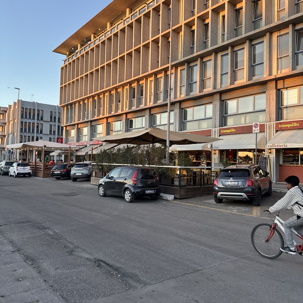 Caffettino - Giant outdoor wrap around patio - Cafes Near Me - Lecce, LE
