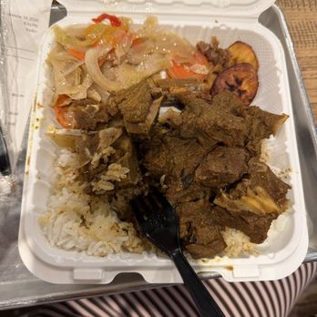 Bincho Don - Curry goat, white rice , plantain, salad - Caribbean Near Me - Easton, Pennsylvania Bincho Don - Curry goat, white rice , plantain, salad - Caribbean Near Me - Easton, Pennsylvania