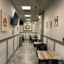 Wicked Slice - Dining area