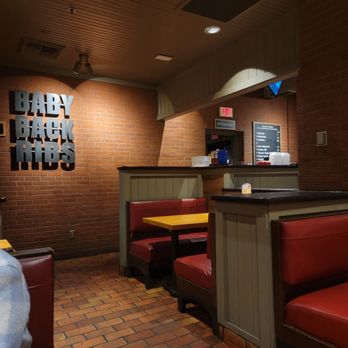 Chili's - Inside booths - American Near Me - Escondido, California
