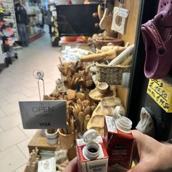 Mesticheria Fratelli Mazzanti - Cheers in front of the store