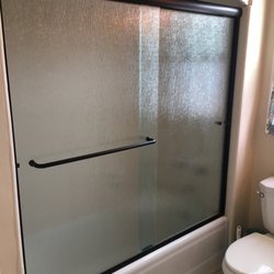 Fairway Glass Company - TE-2000 tub enclosure, oil rubbed bronze/rain glass
