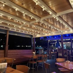 Hooks Chill & Grille