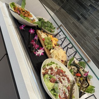Cafe Sierra - Salad options - New American Near Me - Universal City, California