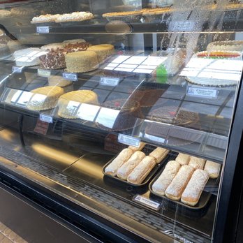 Zippy's Kalihi - Bakery side - Diners Near Me - Honolulu, Hawaii