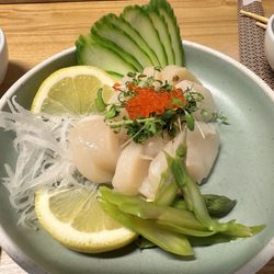 Jonathan Sushi - Scallops Shashmi