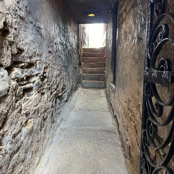 Blind Lemon - Entrance to the dungeon bar - Wine Bars Near Me - Cincinnati, Ohio