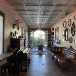 Four Brothers Wine - Tasting room.