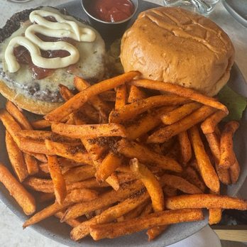 Aurum Snowmass - Best burger! - Wine Bars Near Me - Snowmass Village, Colorado