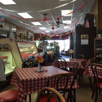 Papa's Deli - the interior of a restaurant - Delis Near Me - Crown Point, Indiana